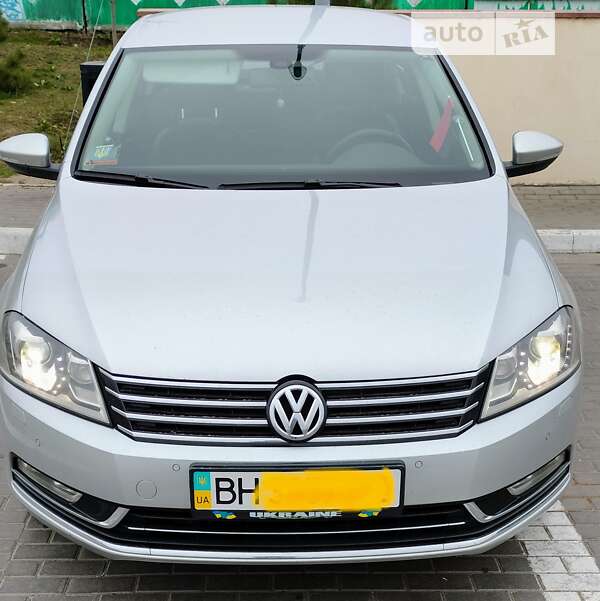 Седан Volkswagen Passat 2012 в Ужгороде