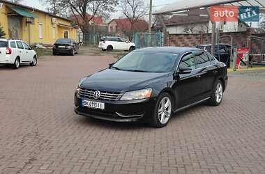 Седан Volkswagen Passat 2015 в Ровно