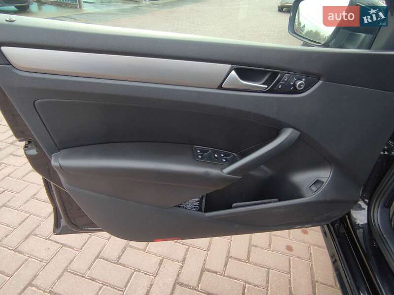 Седан Volkswagen Passat 2015 в Рівному