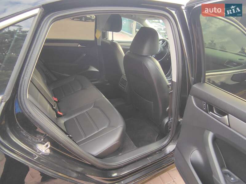 Седан Volkswagen Passat 2015 в Рівному