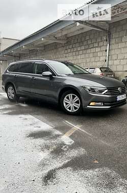 Універсал Volkswagen Passat 2015 в Чернівцях