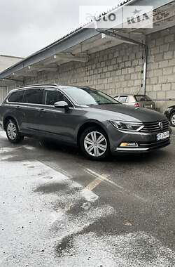 Універсал Volkswagen Passat 2015 в Чернівцях