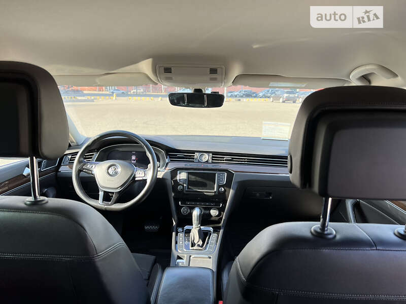 Седан Volkswagen Passat 2017 в Киеве