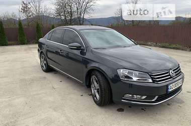 Седан Volkswagen Passat 2011 в Хусті