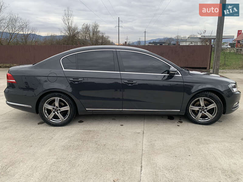 Седан Volkswagen Passat 2011 в Хусте