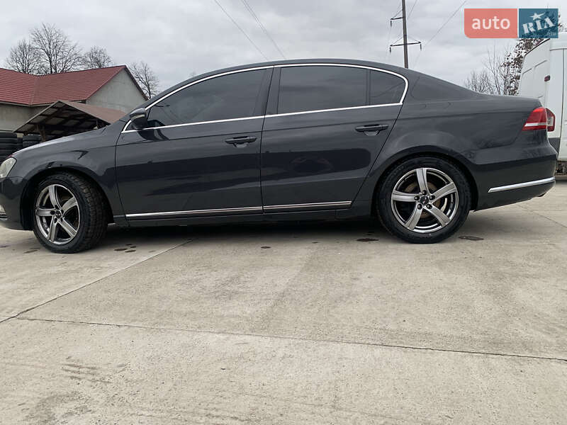 Седан Volkswagen Passat 2011 в Хусте