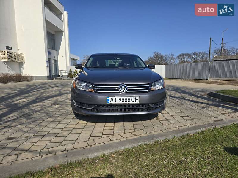 Седан Volkswagen Passat 2014 в Ивано-Франковске