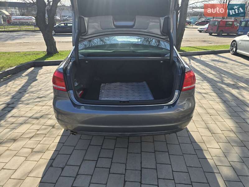 Седан Volkswagen Passat 2014 в Ивано-Франковске