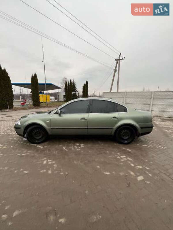 Седан Volkswagen Passat 2001 в Кременце