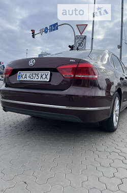 Седан Volkswagen Passat 2012 в Киеве