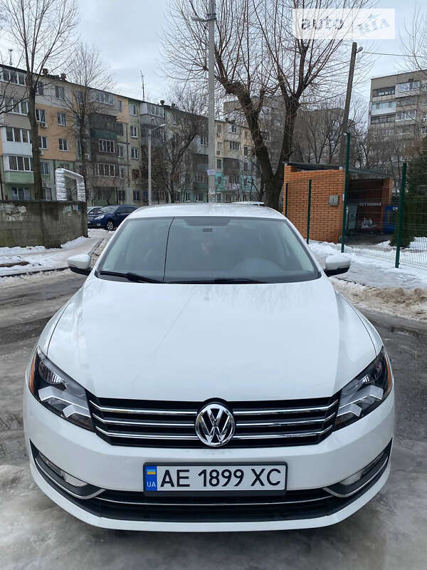 Седан Volkswagen Passat 2013 в Дніпрі