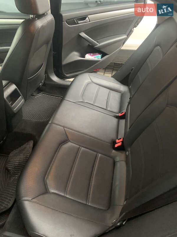 Седан Volkswagen Passat 2013 в Николаеве