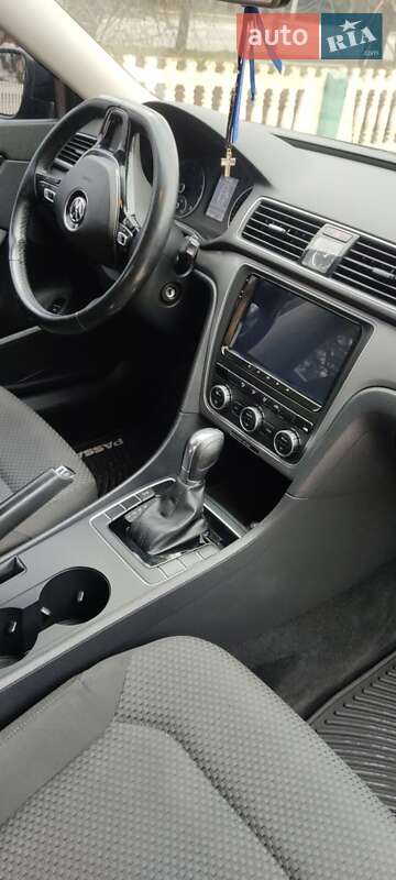 Седан Volkswagen Passat 2012 в Кривом Роге
