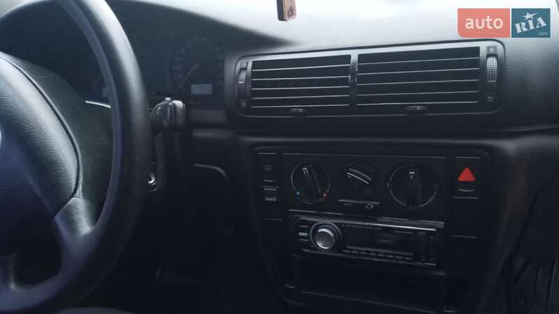 Седан Volkswagen Passat 2000 в Житомирі