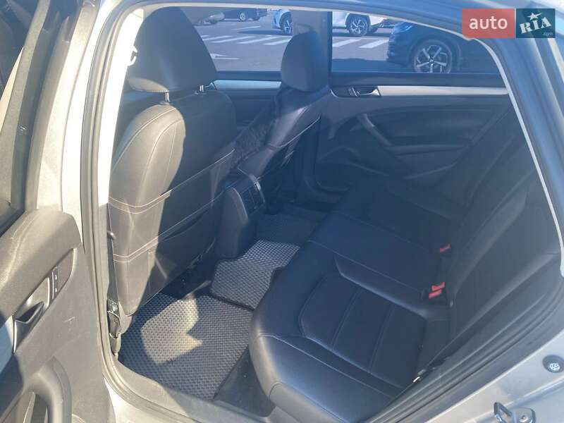 Седан Volkswagen Passat 2013 в Николаеве