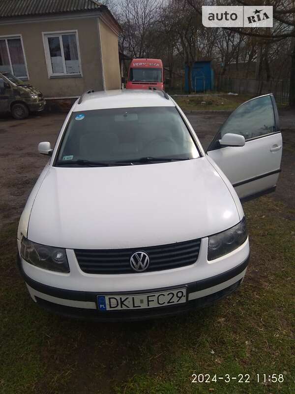 Універсал Volkswagen Passat 1999 в Золочеві