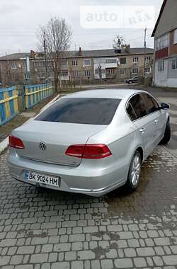 Седан Volkswagen Passat 2012 в Рокитному