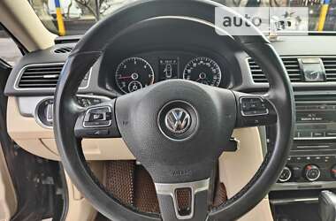 Седан Volkswagen Passat 2014 в Староконстантинове