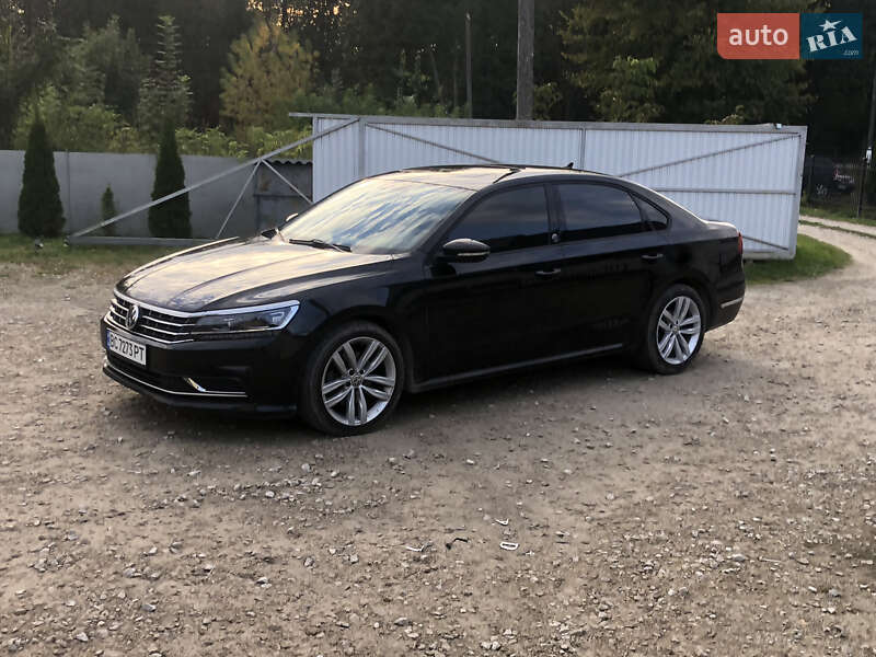 Седан Volkswagen Passat 2018 в Ивано-Франковске