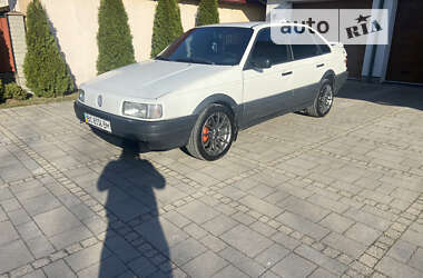 Седан Volkswagen Passat 1991 в Радехове