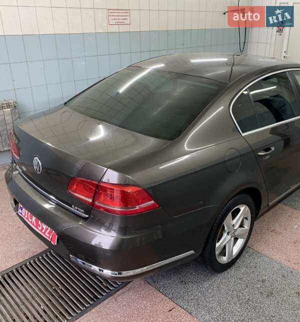 Седан Volkswagen Passat 2013 в Ровно
