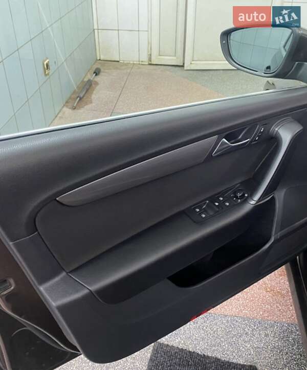 Седан Volkswagen Passat 2013 в Ровно