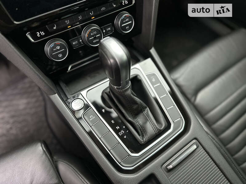 Седан Volkswagen Passat 2018 в Львове