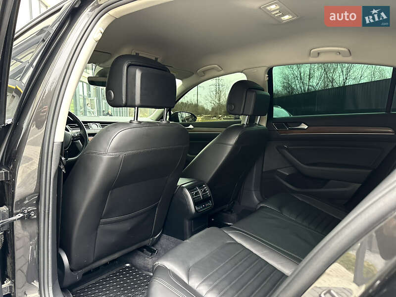 Седан Volkswagen Passat 2018 в Львове