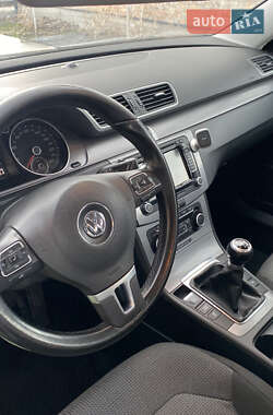 Универсал Volkswagen Passat 2011 в Каменке-Бугской