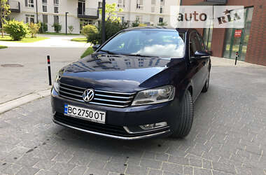 Седан Volkswagen Passat 2010 в Львові