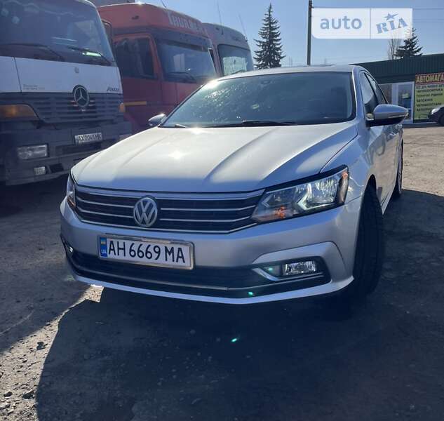 Седан Volkswagen Passat 2016 в Покровске