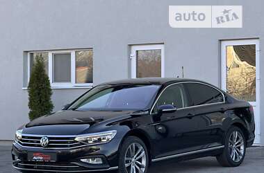 Седан Volkswagen Passat 2019 в Луцке