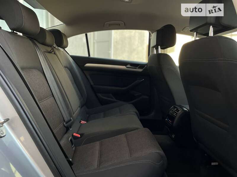 Седан Volkswagen Passat 2017 в Луцке