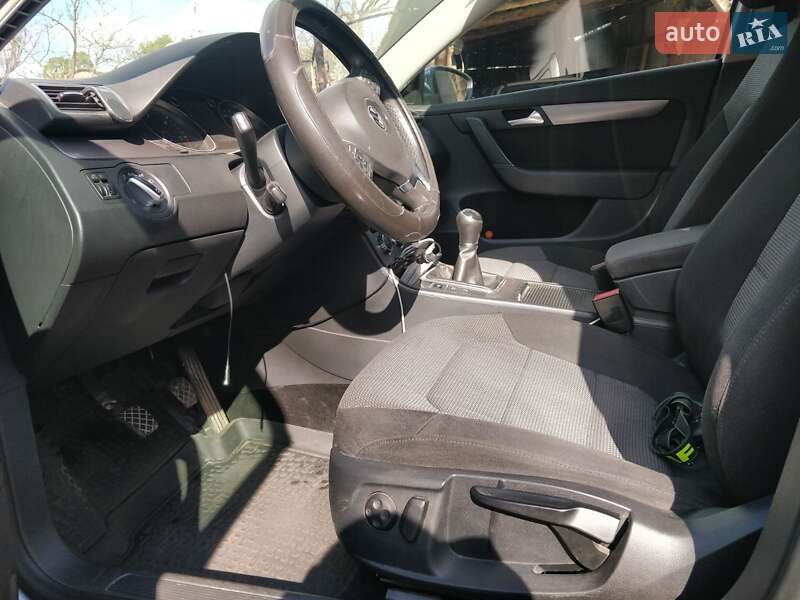 Універсал Volkswagen Passat 2013 в Ірпені