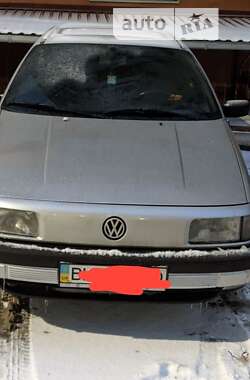 Седан Volkswagen Passat 1991 в Остроге