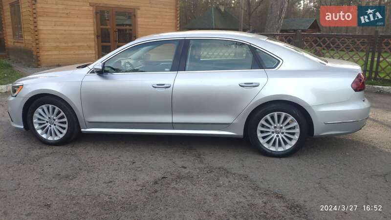 Седан Volkswagen Passat 2016 в Луцке