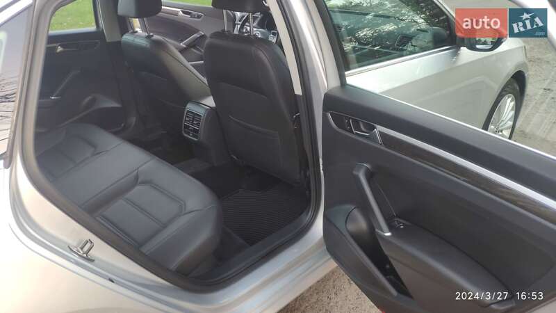 Седан Volkswagen Passat 2016 в Луцке