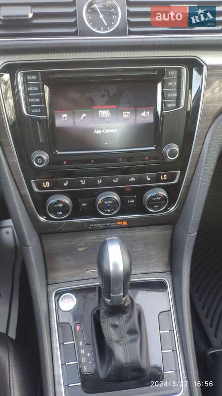 Седан Volkswagen Passat 2016 в Луцке