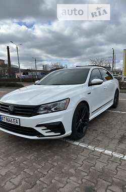 Седан Volkswagen Passat 2017 в Житомире