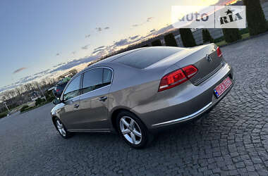 Седан Volkswagen Passat 2012 в Жовкве