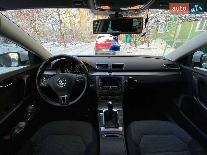 Універсал Volkswagen Passat 2012 в Сумах