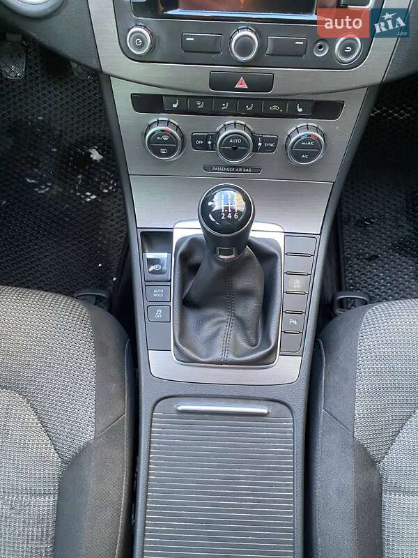 Універсал Volkswagen Passat 2012 в Сумах