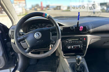 Седан Volkswagen Passat 1997 в Хусте
