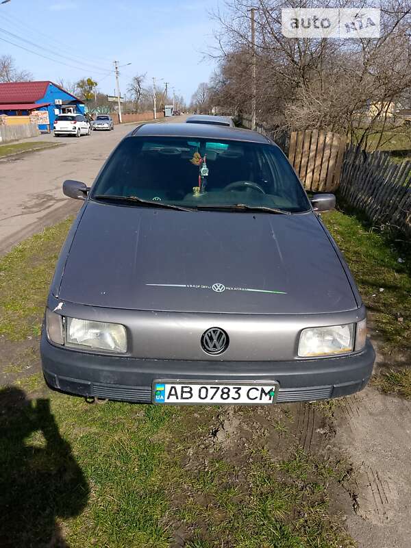 Седан Volkswagen Passat 1993 в Олевске