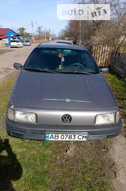 Седан Volkswagen Passat 1993 в Олевську