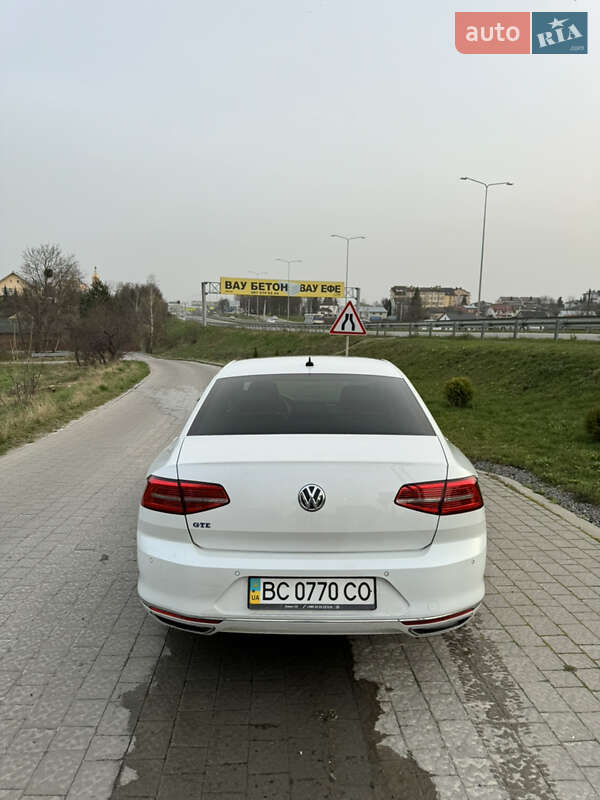 Седан Volkswagen Passat 2015 в Львове