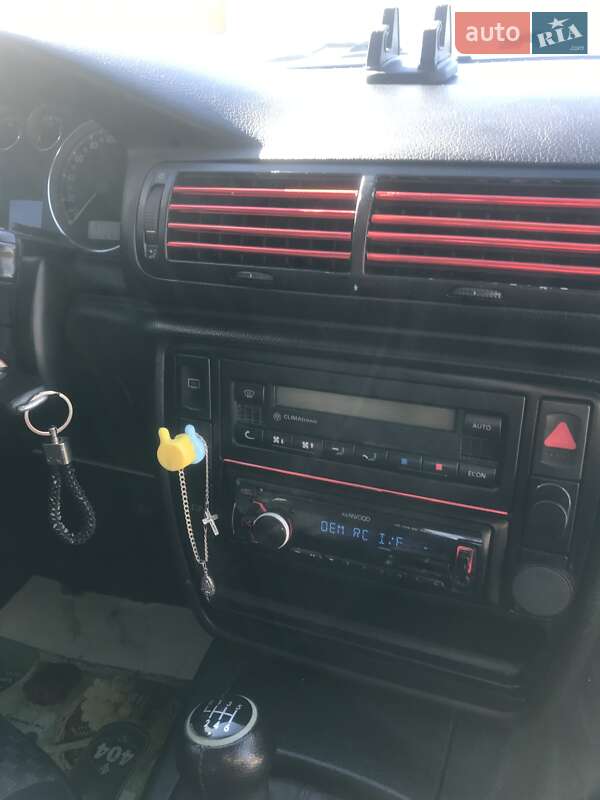 Универсал Volkswagen Passat 2001 в Городенке