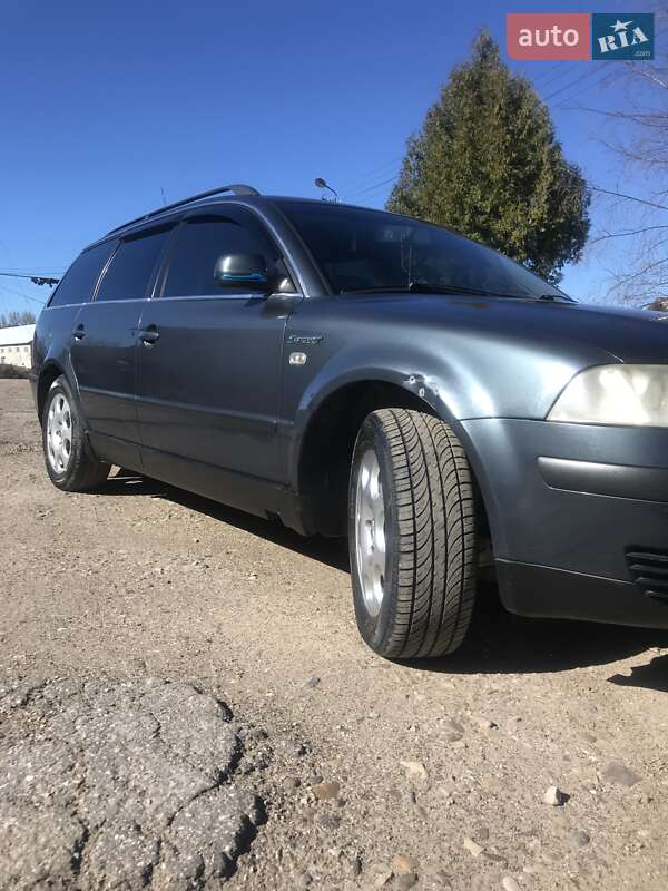 Универсал Volkswagen Passat 2001 в Городенке