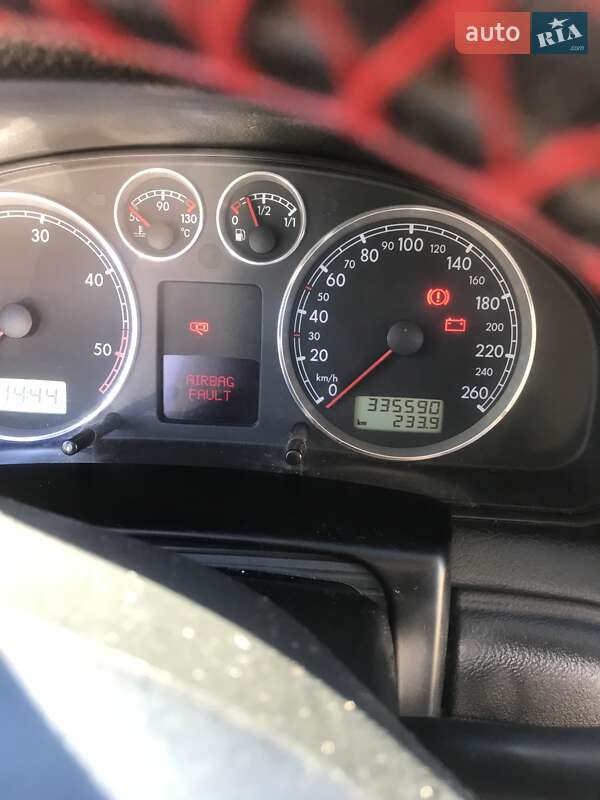 Универсал Volkswagen Passat 2001 в Городенке