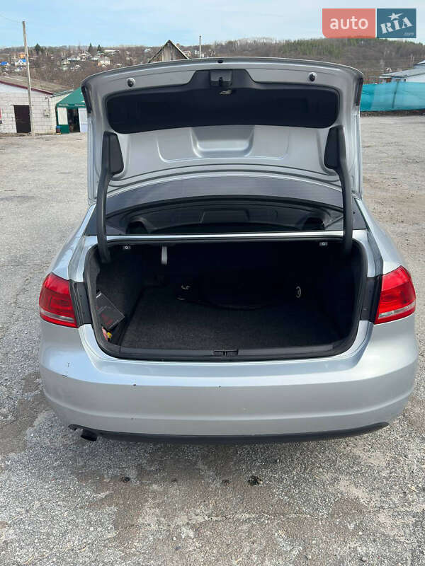 Седан Volkswagen Passat 2015 в Ржищеві